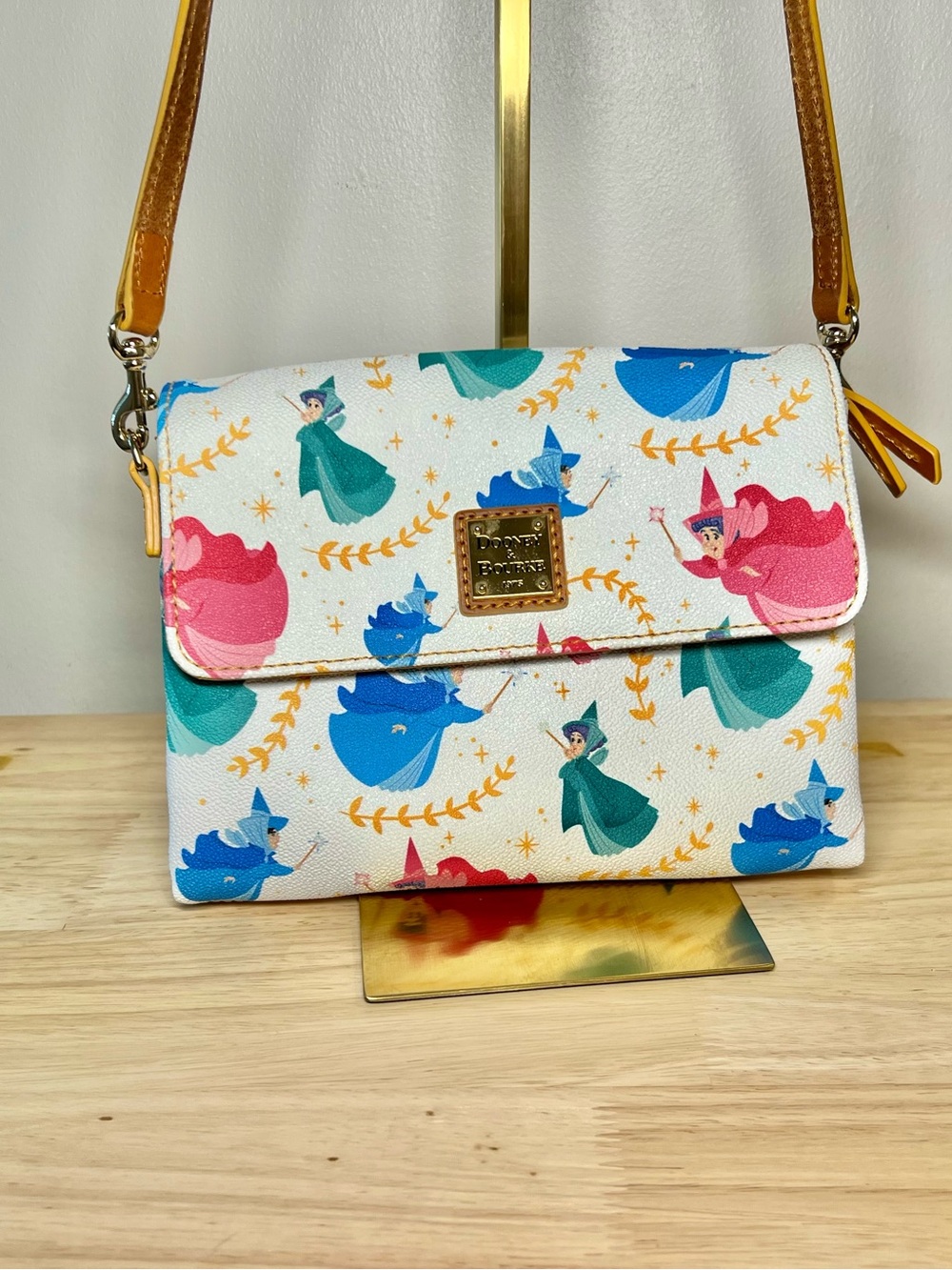 Dooney & Bourke Disney Sleeping Beauty Crossbody Purse like new w/coa - Picture 2 of 13